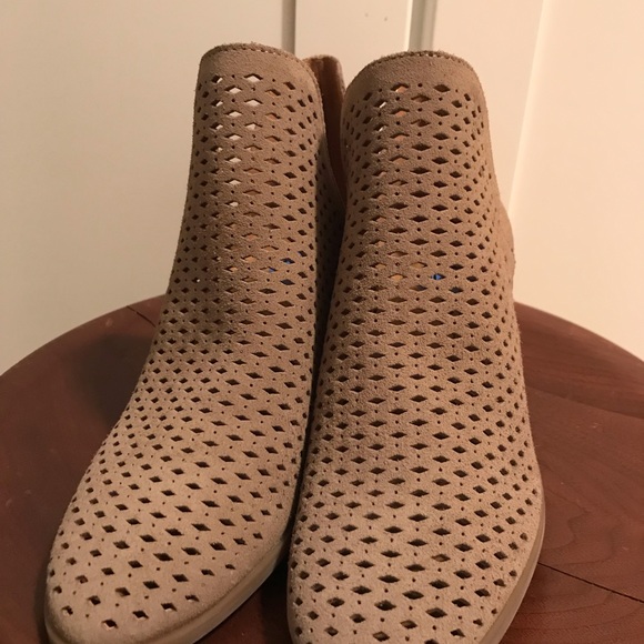 NWOT LUCKY BRAND PERFORATED SUEDE BOOTIES SZ 6.5! - Picture 3 of 8